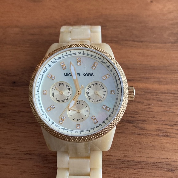 Michael Kors Cream Tortoise Shell Wrist Watch for Women MK 50-39 - Picture 2 of 6